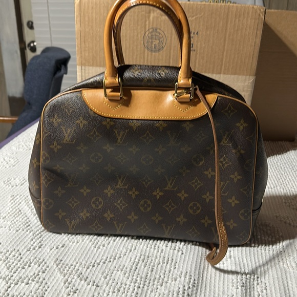 100% authentic Louis Vuitton vanity bag with rings! - Picture 3 of 17